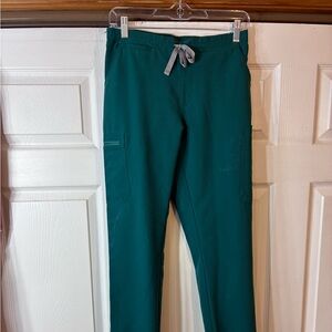 Figs hunter green yola skinny scrub pants size small regular length.